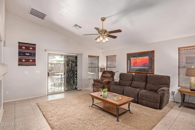 Building Photo - 1537 E Alba Dr