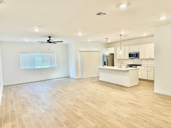 Building Photo - BRAND NEW 3/2 Lennar