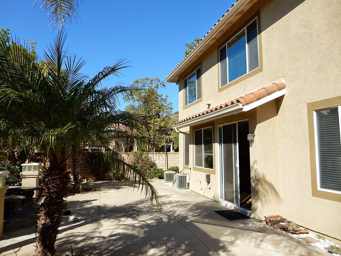 Foto principal - 2550 Thompson Ave
