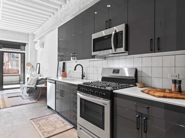 Foto del edificio - 1220 W. Jackson - New Apartments Available...