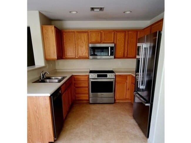 Building Photo - 989 Grand Cerritos Ave