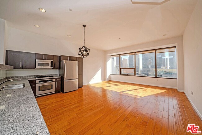 Building Photo - 1100 Wilshire Blvd