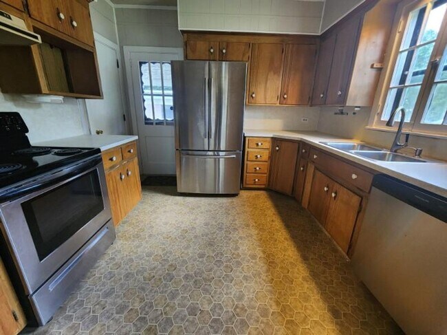 Building Photo - 407 Sullenberger Ave