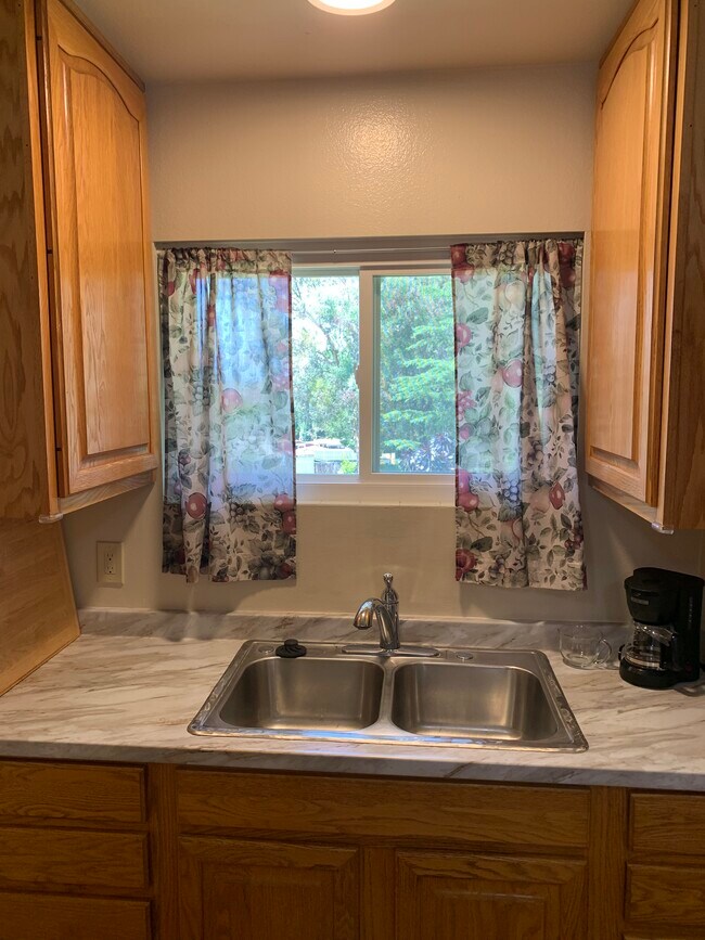 Foto del edificio - 1401 Via Lima