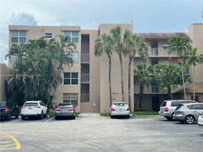 Building Photo - 9400 Live Oak Pl