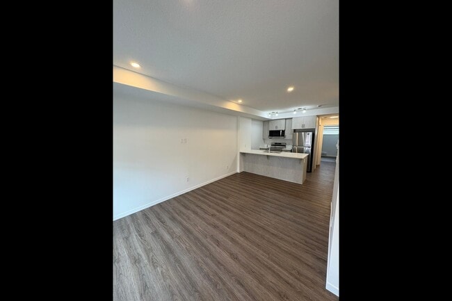 Building Photo - 20 Masters Dr SE