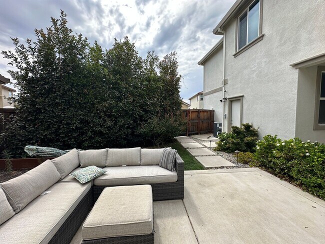 Foto del edificio - Beautiful two story in Natomas!