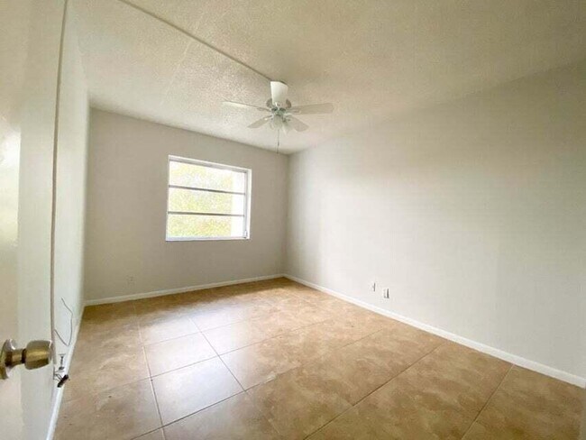 Foto del edificio - 636 NW 13th St