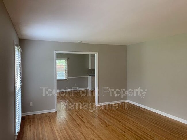 Building Photo - 1130 Cheddington Dr