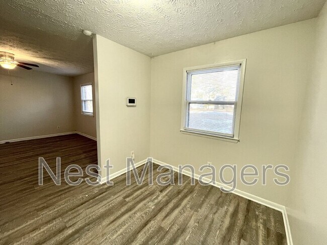 Foto del edificio - 3617 Metric Dr