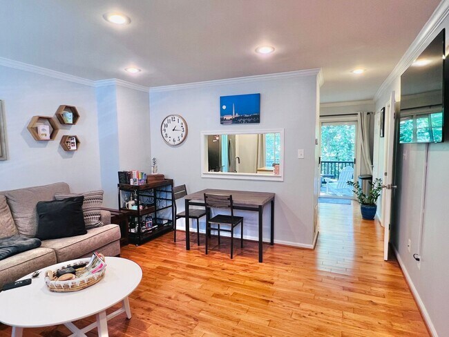 Building Photo - LAKE RIDGE TOWNHOUSE - HANDY TO QUANTICO A...