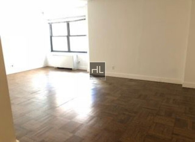 Building Photo - 120 E 34th St