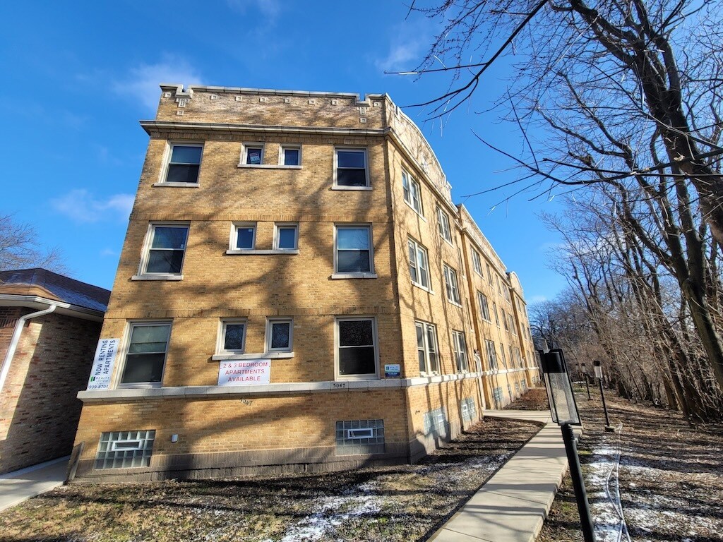 5049 N Central Park Ave Unit C2, Chicago, IL 60625 Condo for Rent in Chicago, IL