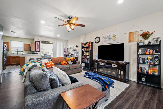 Building Photo - 12445 Country White Cir