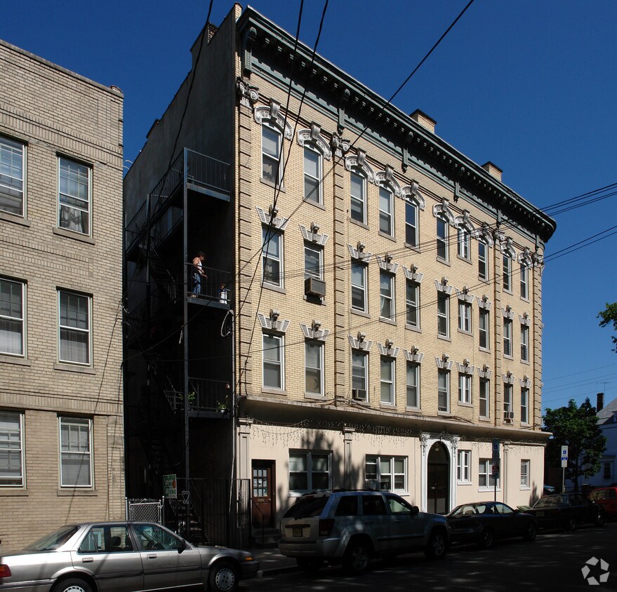 Building Photo - 219-223 Adams St