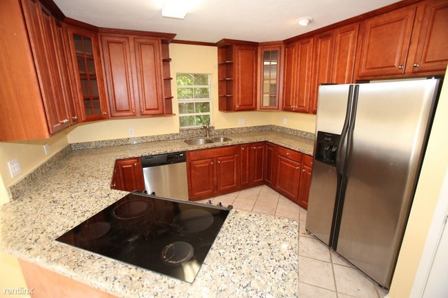 Foto del edificio - 5 br, 3 bath House - 212 Gregory Place