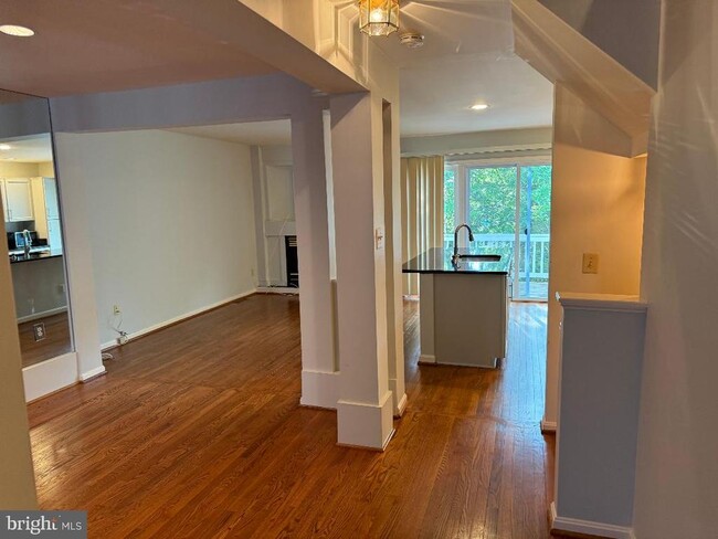 Building Photo - 12097 Edgemere Cir