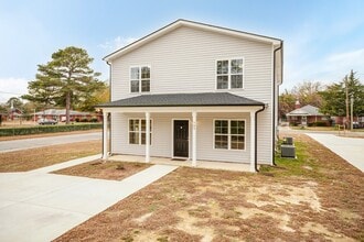 Building Photo - 705 E Spruce St