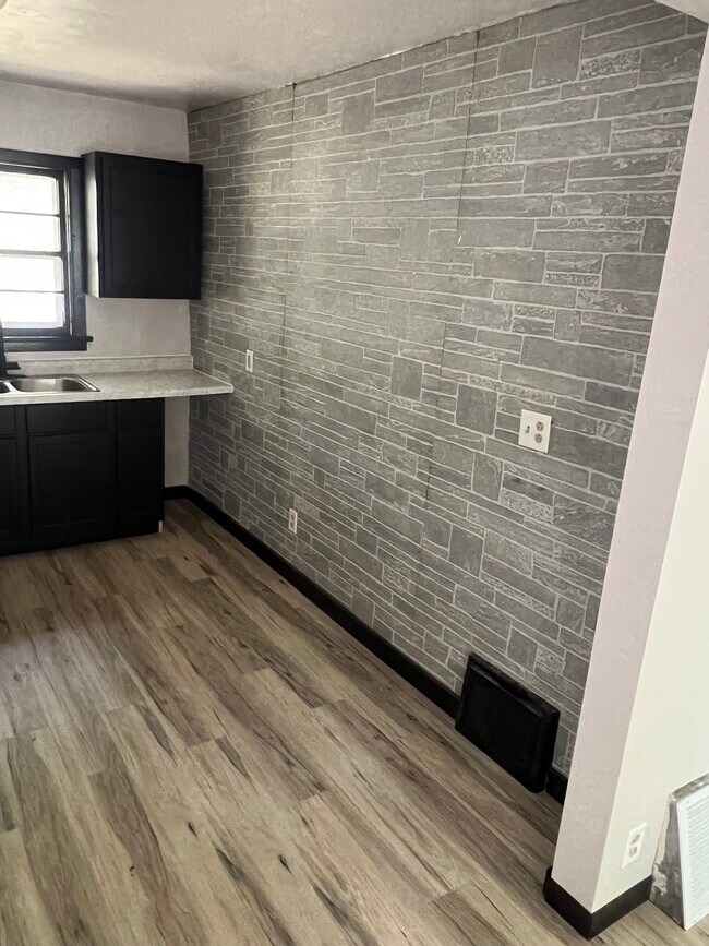 Foto del edificio - 621 E Timber St