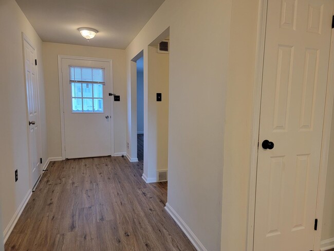 Building Photo - 2209 Harmony Hill Dr