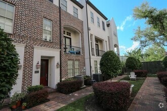 Building Photo - 2033 Fannin St