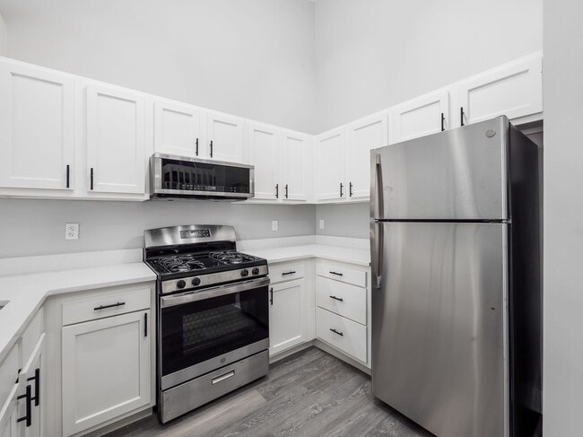 Building Photo - Elmwood Villas Apartments