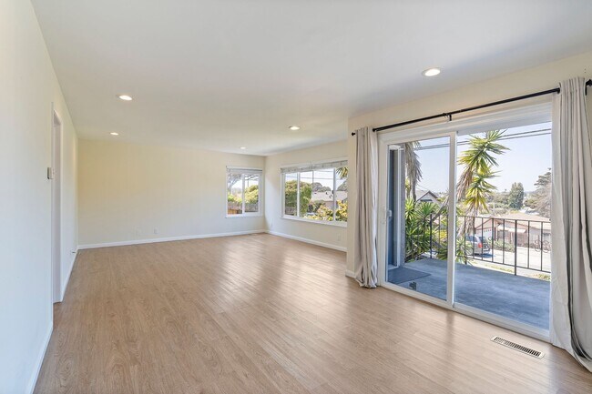 Foto del edificio - 5306 Bayview Ave