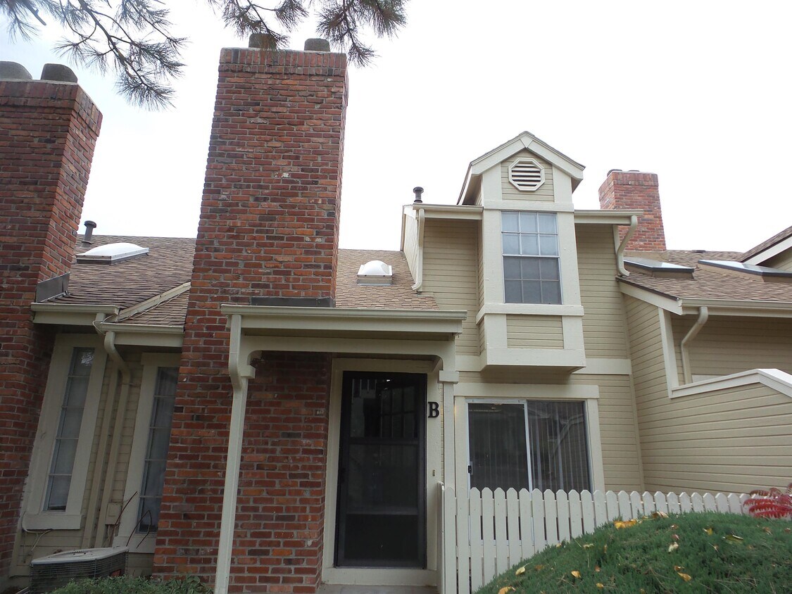 2901 W Long Dr, Littleton, CO 80120 Townhome Rentals in Littleton CO