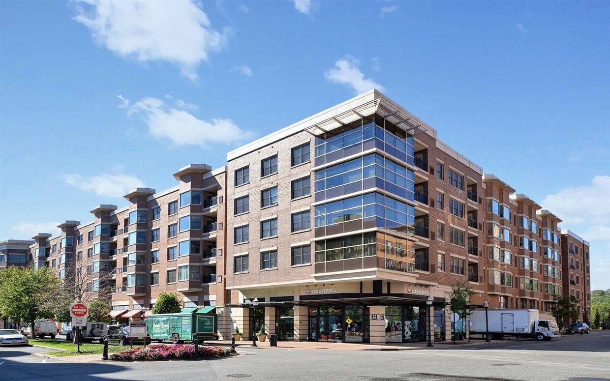 Foto principal - 22 Avenue At Port Imperial Ave