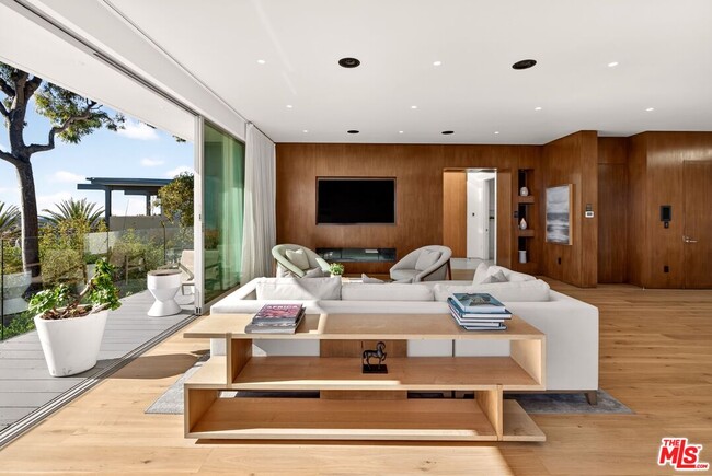 Foto del edificio - 9894 Beverly Grove Dr