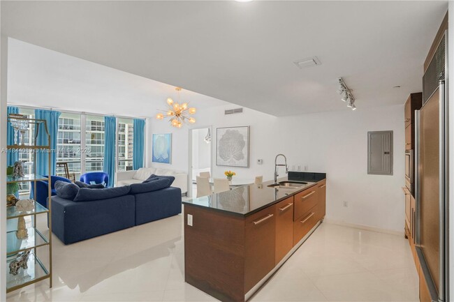 Building Photo - 475 Brickell Ave