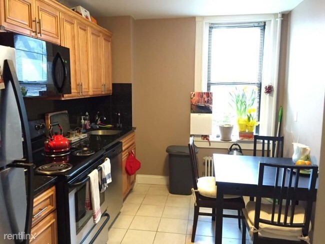 Building Photo - 1 br, 1 bath Apartment - 11 Gorham St Apt 8