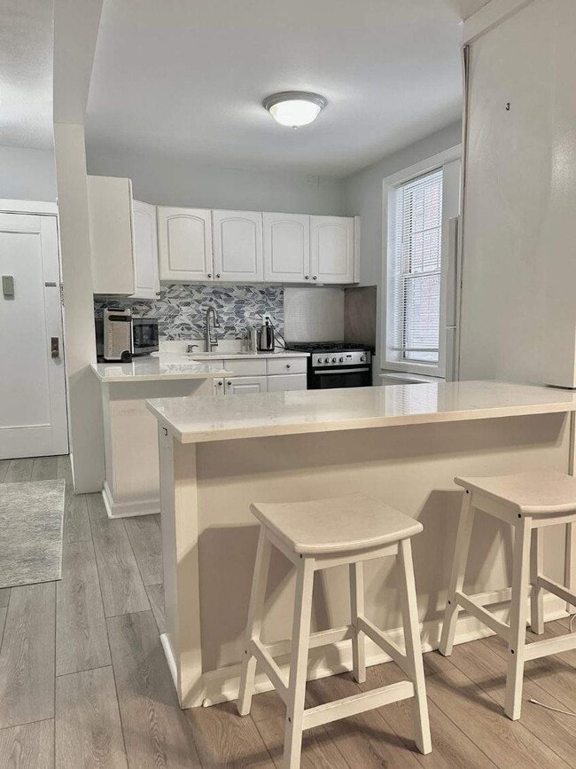 Building Photo - 639 Summer St