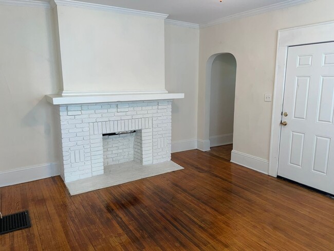 Foto del edificio - Adorable 1 Bedroom Duplex in Wilmore Neigh...