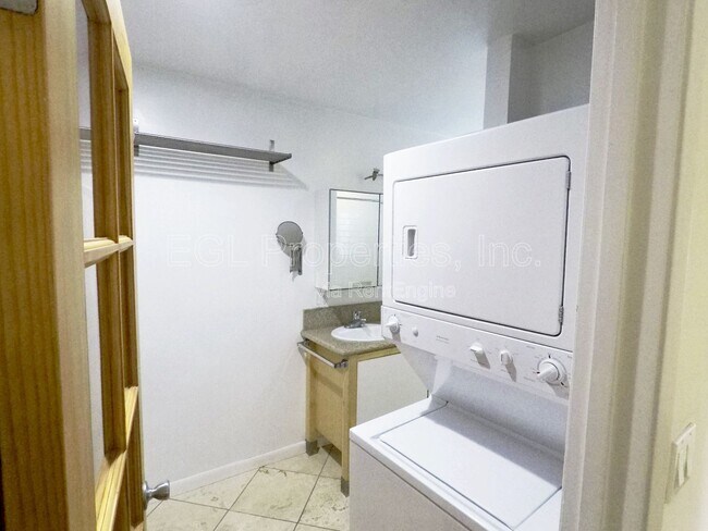 Foto del edificio - 1287 Cochran Ave
