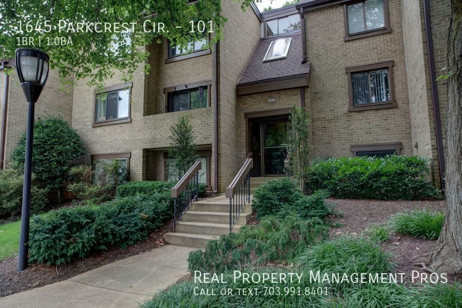 1645 Parkcrest Cir Unit 101, Reston, VA 20190 Condo for Rent in