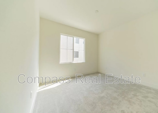 Building Photo - 37621 Estuary St
