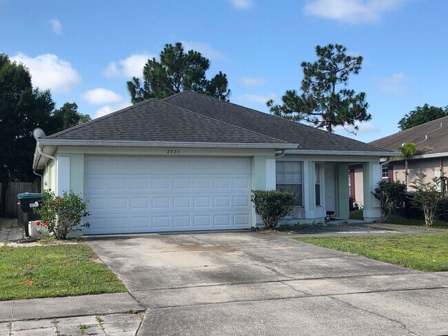 Building Photo - Welcome Home! New flooring & fresh interio...