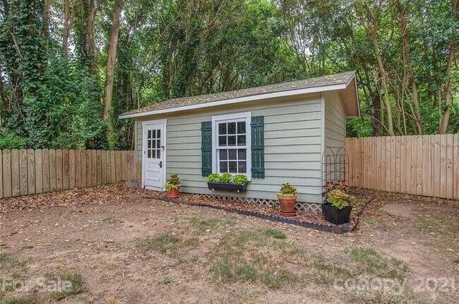 Building Photo - 505 Beaumonde Ave
