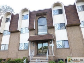 Building Photo - 1150 W St Georges Ave