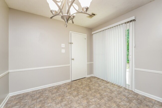 Foto del edificio - 320 Rodgers Ct SE