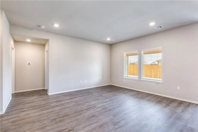 Foto del edificio - Be the first to lease this BRAND NEW HOME ...