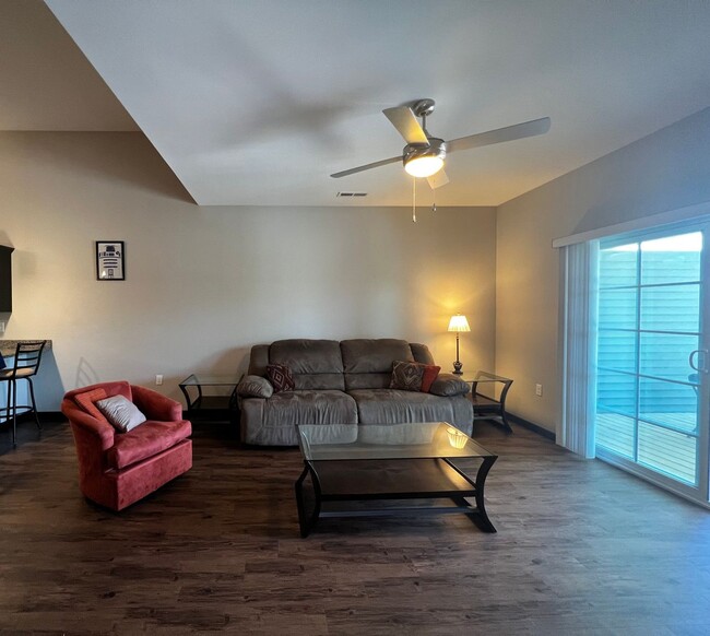 Foto del edificio - $1,500 | 2 Bedroom, 2 Bathroom CONDO | Pet...