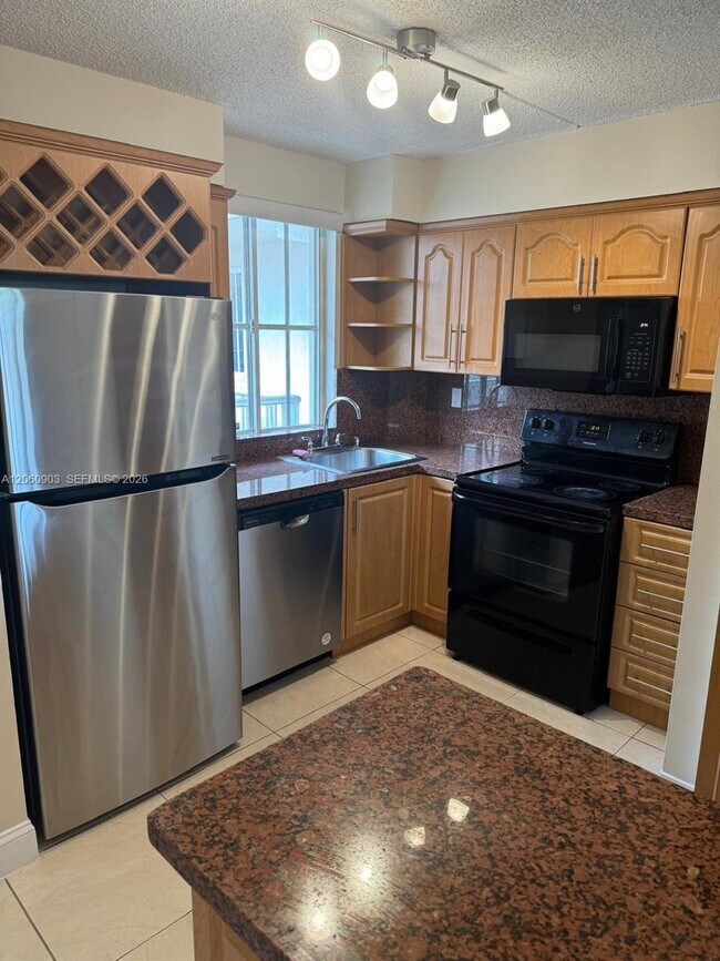 Foto del edificio - 6045 NW 186th St