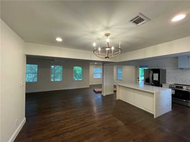 Foto del edificio - 2267 Sewell Mill Rd