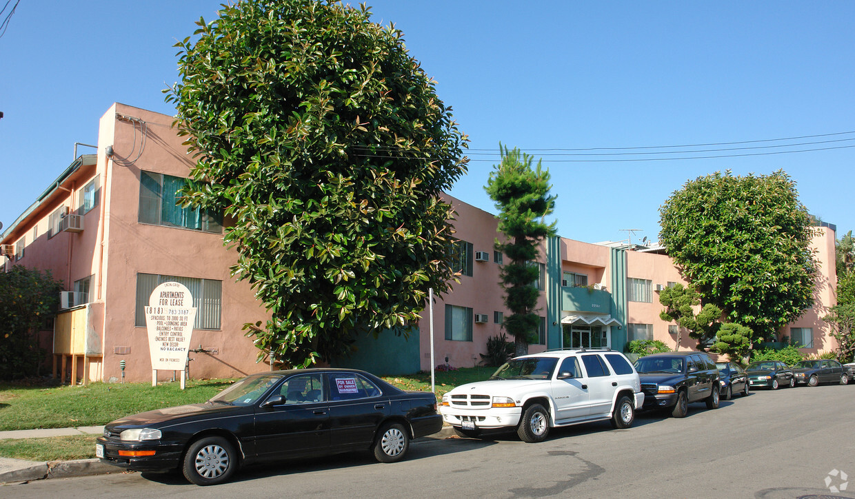 Primary Photo - Encino Capri