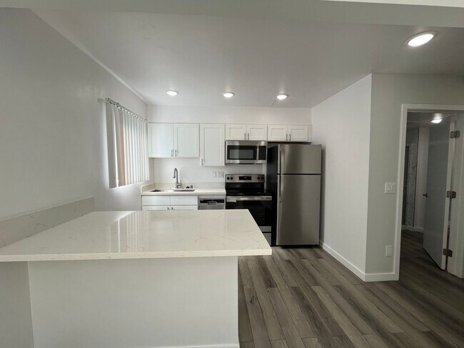 Foto del interior - 616 North Sweetzer Avenue