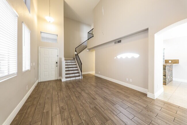 Foto del edificio - 3424 E Rockwood Dr