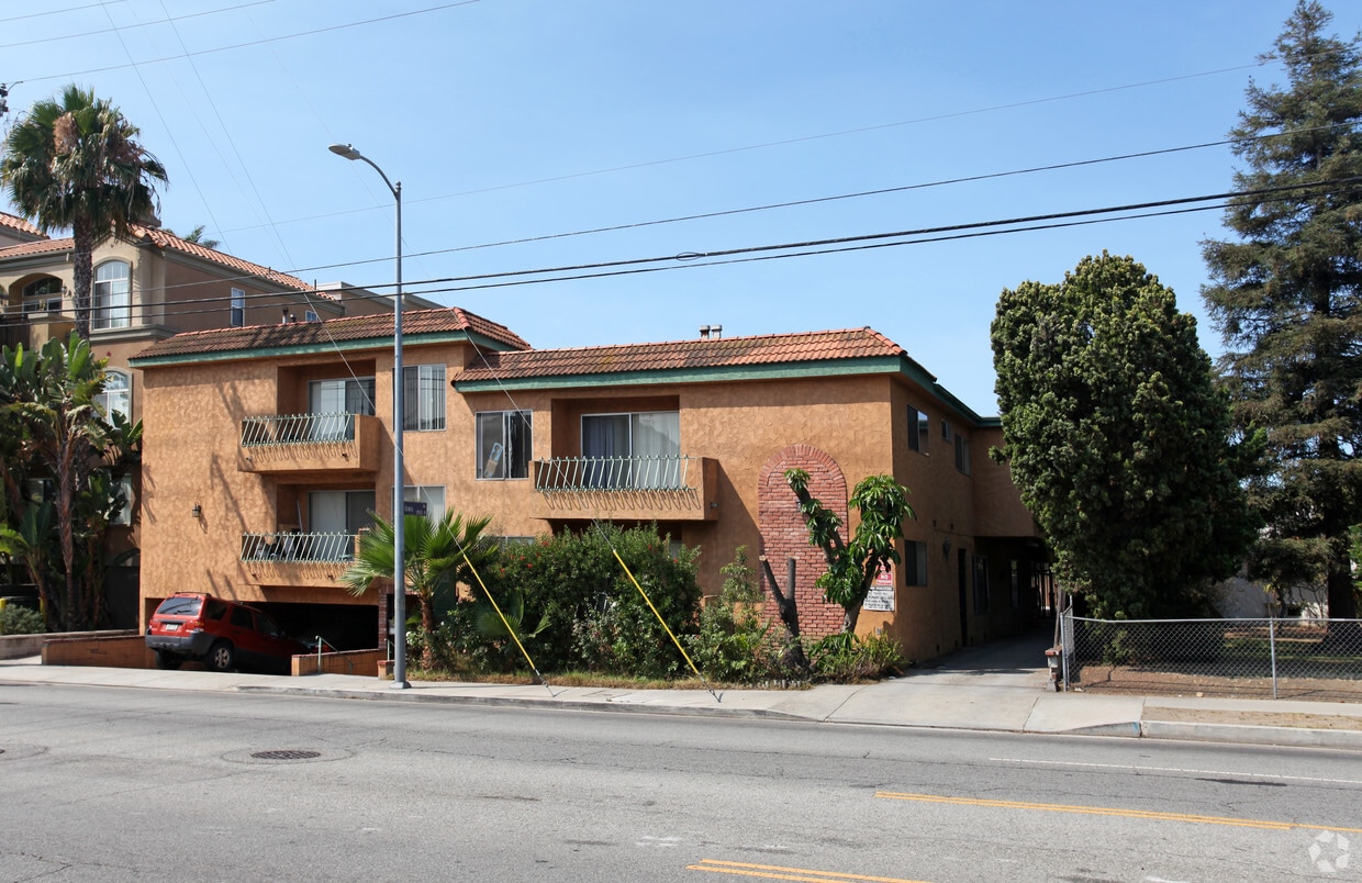 Primary Photo - 1647 S Bundy Dr