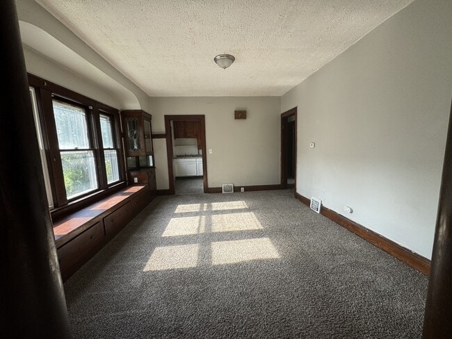 Building Photo - 9013/15 Yale Avenue - 2